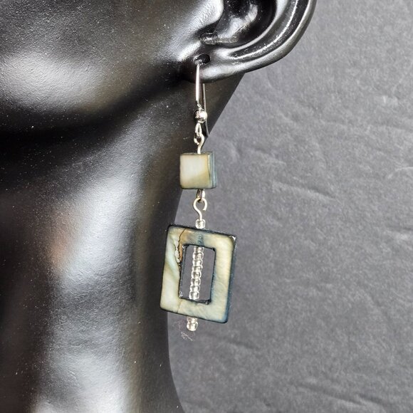 Vintage Mother of Pearl Dangle Earrings Geometric Drop Boho Shell 2.25" - Picture 2 of 6